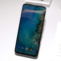 フリップカメラ搭載!ASUSのSIMフリースマホ「ZenFone 6」は意外とコスパがいい!?【石野純也のモバイル活用術】
