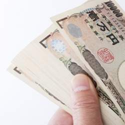 2019年の正社員平均年収は408万円、ほぼ全世代で前年より下がる│年齢・職種・都道府県別、doda調べ