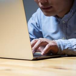 4月からの「時間外労働の上限規制」で残業の仕組みがどう変わる?かめはめ波を使った解説動画が公開