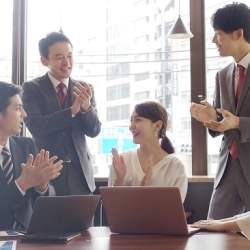 現役のお笑い芸人が講師!松竹芸能など3社が企業研修「笑育」を共同企画