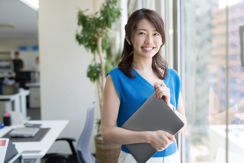“出向”の意味は?給与の扱いはどうなる? 出向後の給料&転勤との違いを徹底解説 1番目の画像