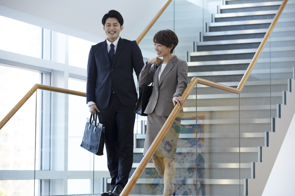 「お疲れ様です」と「ご苦労様です」の意味の違いは?目上に使うのはNG?【ビジネスシーンの敬語マナー】 3番目の画像