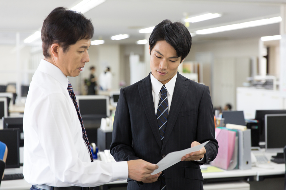 「お疲れ様です」と「ご苦労様です」の意味の違いは?目上に使うのはNG?【ビジネスシーンの敬語マナー】 2番目の画像