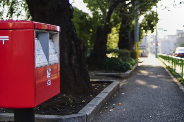 三つ折りの履歴書を封筒に入れるときの正しい向きは?履歴書の三つ折り方法・入れ方を解説 1番目の画像