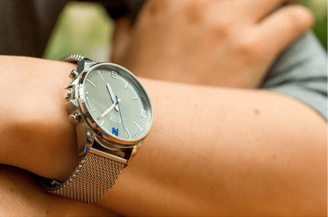 ビジネスマン向けのアナログ時計型スマートウォッチ「OSKRON」、先行予約販売スタート