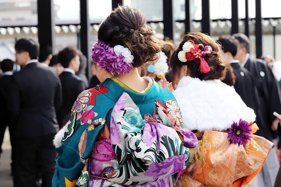 新成人の73％「いずれ結婚したい」、日本の将来が「明るい」は13％│LINEが1.5万人にアンケート
