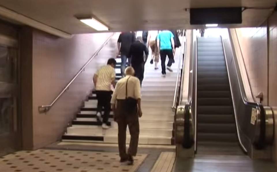 エスカレーターにしか乗らなかった人が、階段を使いたくなる斬新なアイデア「PianoStairs」 5番目の画像