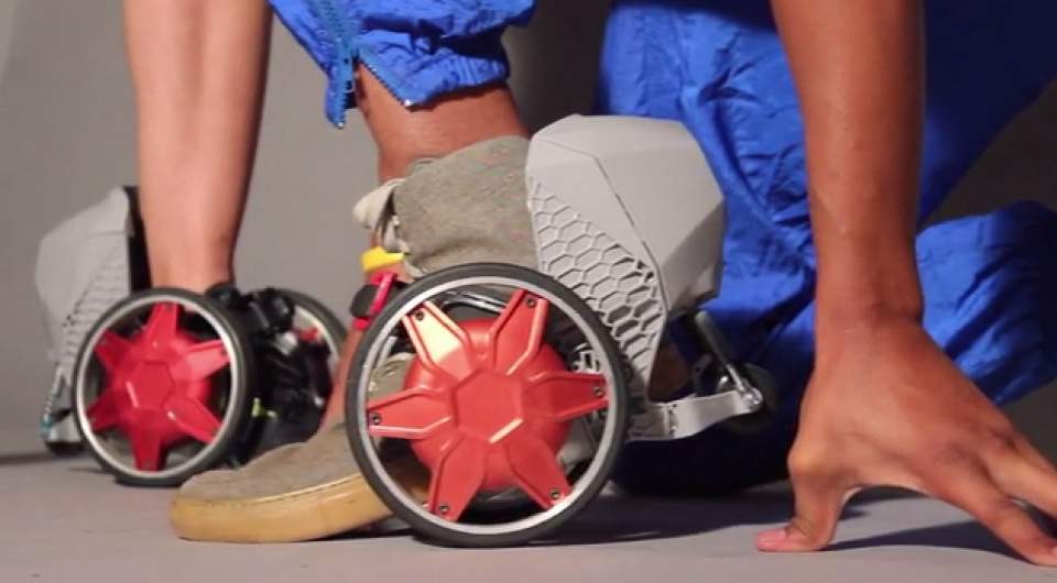 【動画】マンガの世界がすぐそこに！靴に装着し、時速20kmで走行する電動スケーター登場 1番目の画像
