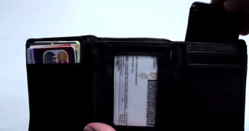 充電からデータのバックアップまで出来る！財布に入るカード型多機能充電器「SMART CARD」 2番目の画像