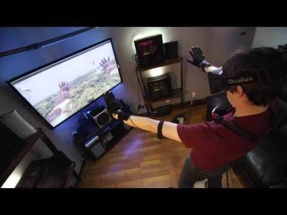 ついに仮想空間に体が入る（手だけ）！指一本まで反映するグローブ型VR機器「Control VR」 1番目の画像