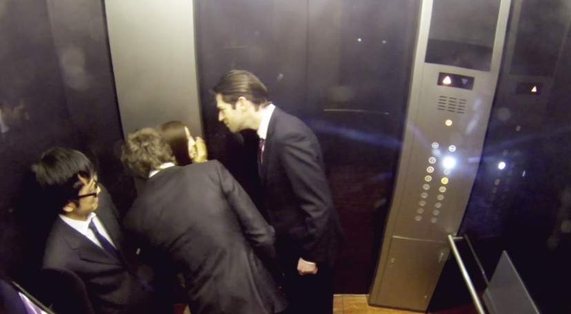 「エレベーターの中がパーティー会場に」髪のいい匂いが引き起こしたドッキリがスゴすぎる 2番目の画像