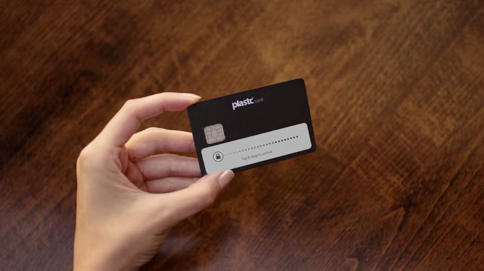 あらゆるカードの情報を集約する電子カード「plastc」があれば財布は要らなくなるかもしれない。 1番目の画像