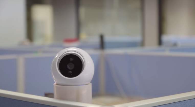 見る、聞く、感じるを備えた高性能なホームセキュリティカメラ。「iCam PRO」があれば家も安全 1番目の画像