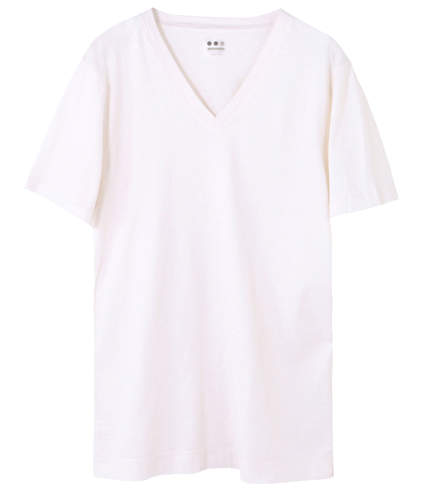 大人の白Tシャツはエレガントに。海外セレブの間で人気沸騰中「白Tシャツ」のおすすめな3枚 4番目の画像
