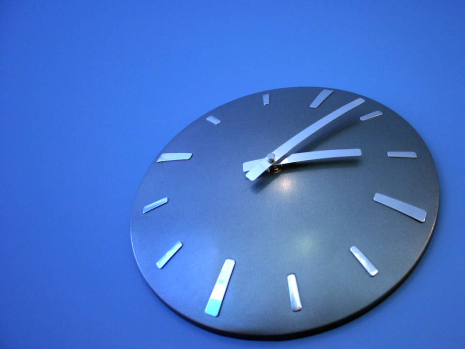 おしゃれな掛け時計が部屋を明るく彩る。デザインの優れた掛け時計5選 1番目の画像