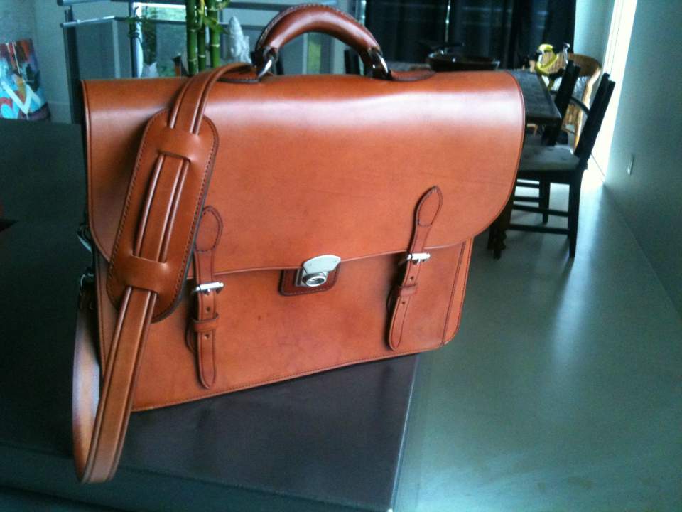 ブライドルレザーの鞄が、ワンランク上のビジネスマンに選ばれる理由：英国紳士の“スタンダード” 5番目の画像