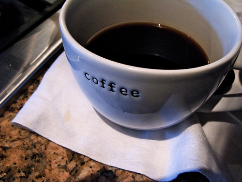 デザインの優れたコーヒーメーカー3選：自宅でカフェのようなひと時を 1番目の画像