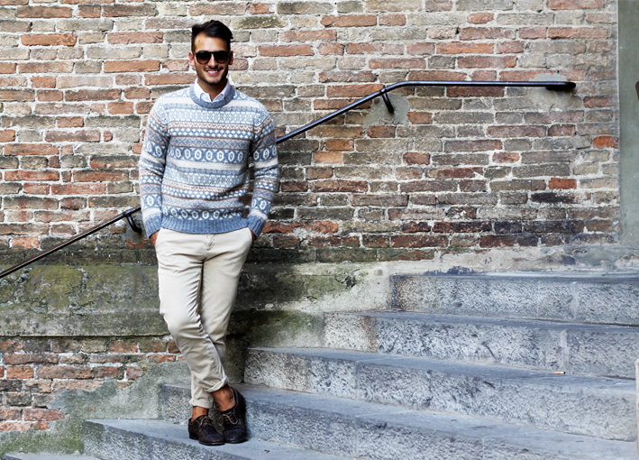 冬の定番セーター×シャツコーデを体得せよ！　バリエーション豊かなセーターとシャツの組み合わせ集 1番目の画像