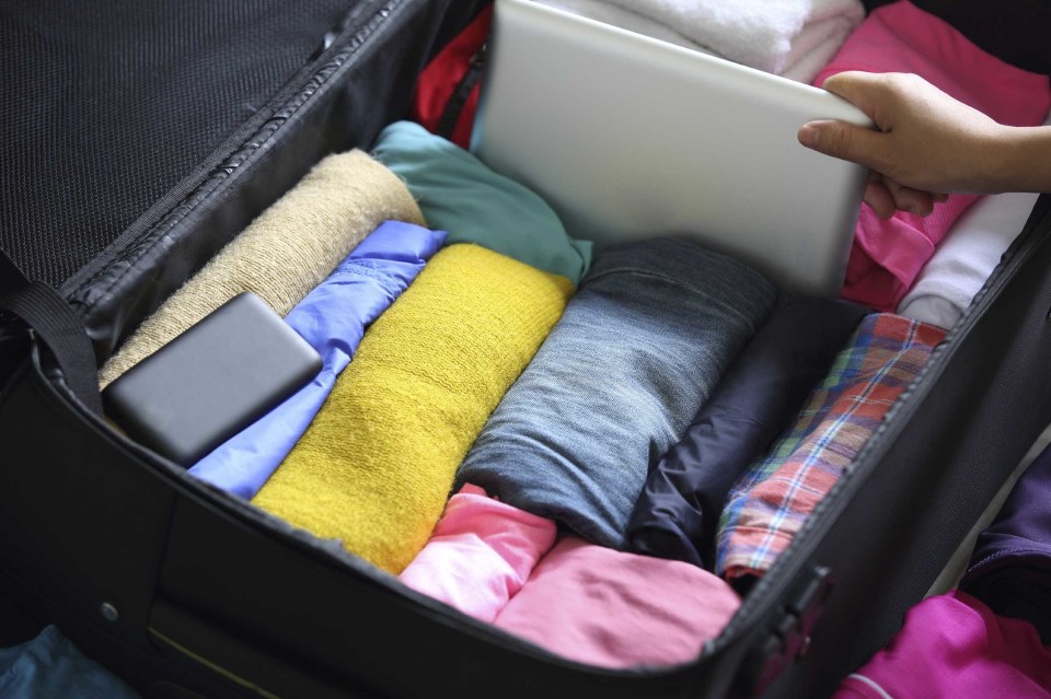 スーツケースの中身を美しく見せる「荷物の詰め方」：“たった5つの工夫”で劇的に変わる旅行前の準備 3番目の画像