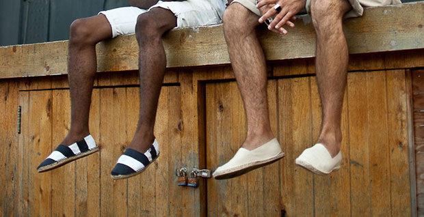 大人メンズならこの“夏靴”で爽やかに飾るべし。今夏にコーディネートしたい5つの夏靴 1番目の画像