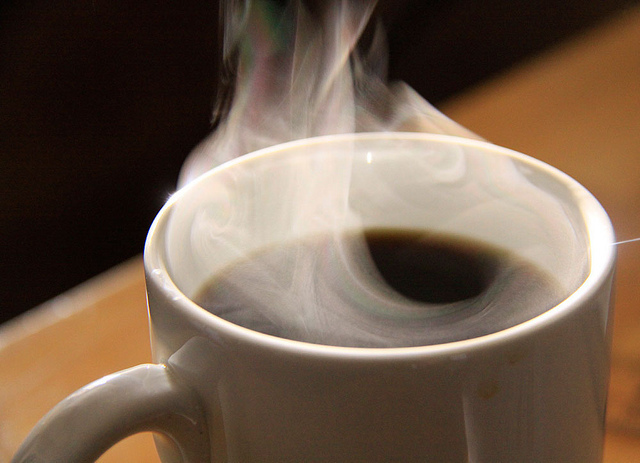 カフェインには「過剰摂取」の危険アリ：あなたは一日何杯コーヒーを飲みますか？ 1番目の画像