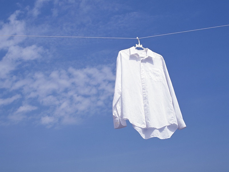 簡単に黄ばみが取れる！　鉄板ファッションアイテム「白シャツ」の洗濯方法 1番目の画像