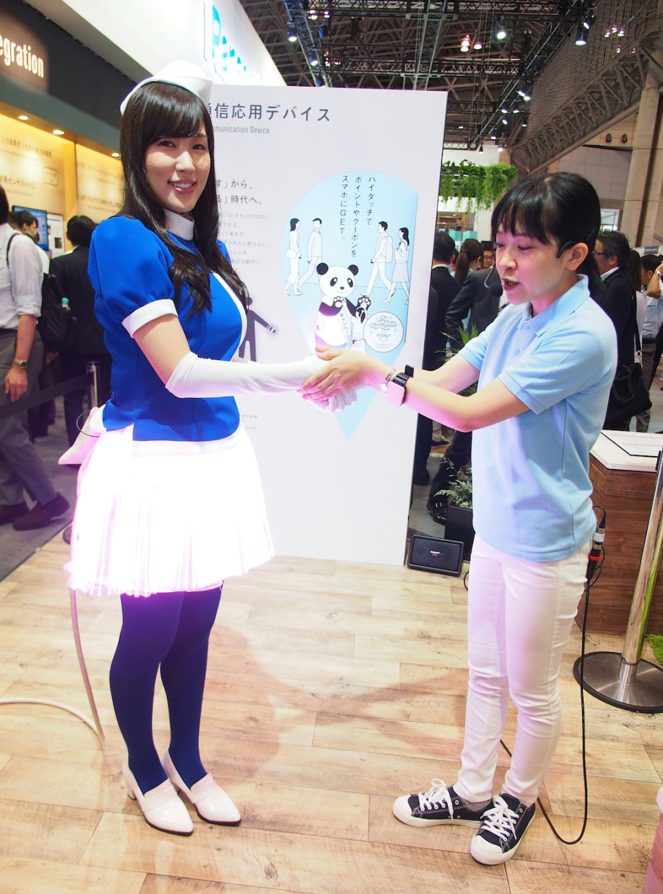 CEATEC JAPAN 2016総括：IoTでスマホのカタチが変わる？　“握手”で通信可能に！ 8番目の画像