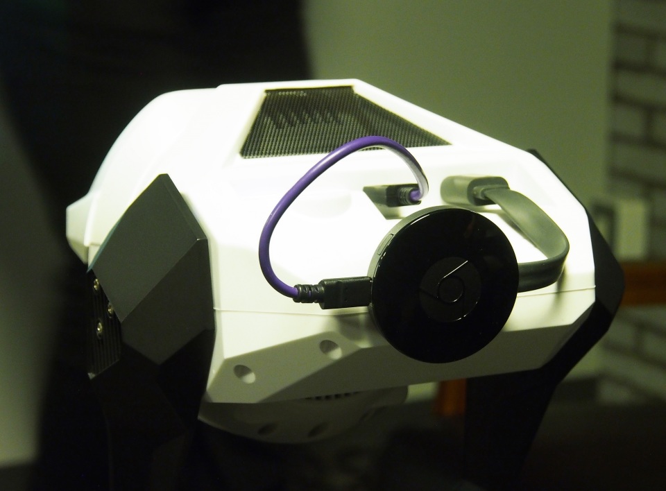 壁や天井がディスプレイに！Cerevoがプロジェクター搭載ロボット「Tipron」を発売 6番目の画像