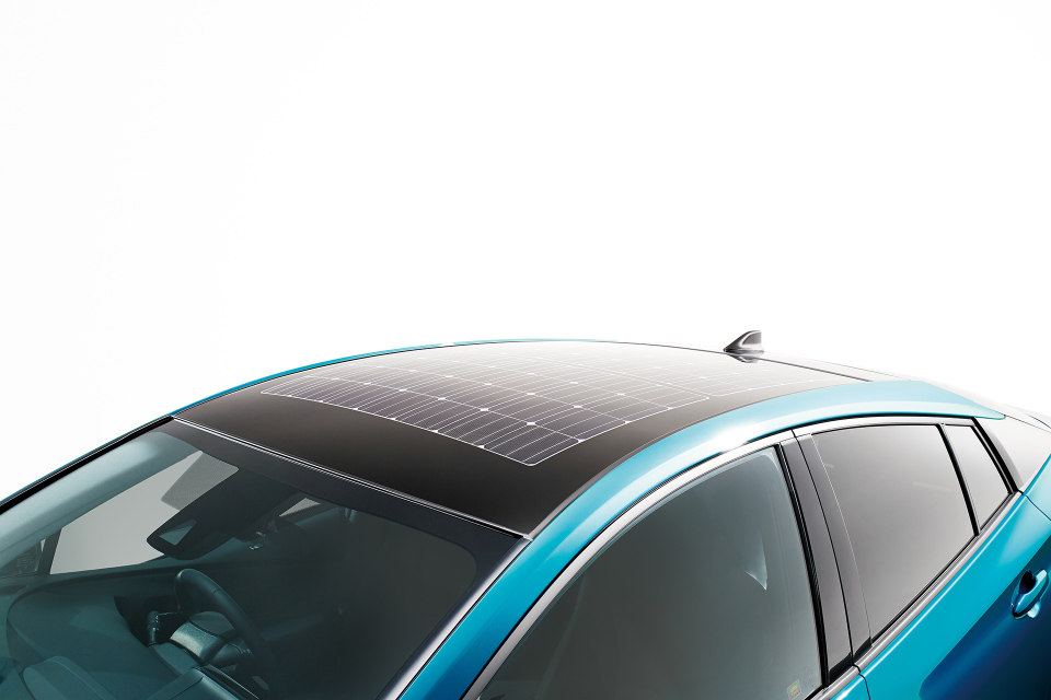 次世代環境車の大本命！ 世界初となる大型ソーラーパネル搭載のトヨタ「プリウスPHV」誕生 6番目の画像