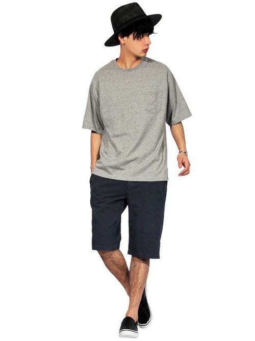 今夏のTシャツ、キーワードは“ビッグシルエット”：最旬シルエットで「シンプル」のその先へ 4番目の画像