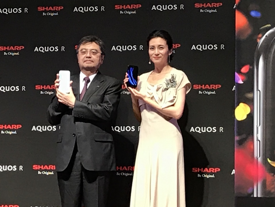 シャープ最新スマホ「AQUOS R」は7月7日発売！CM発表会には柴咲コウが登場 1番目の画像