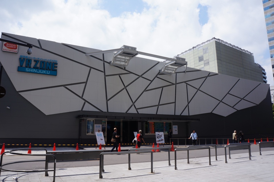 エヴァや攻殻、ガンダムがVRゲームになって登場！新宿にオープンした国内最大級VR施設体験レポ 1番目の画像