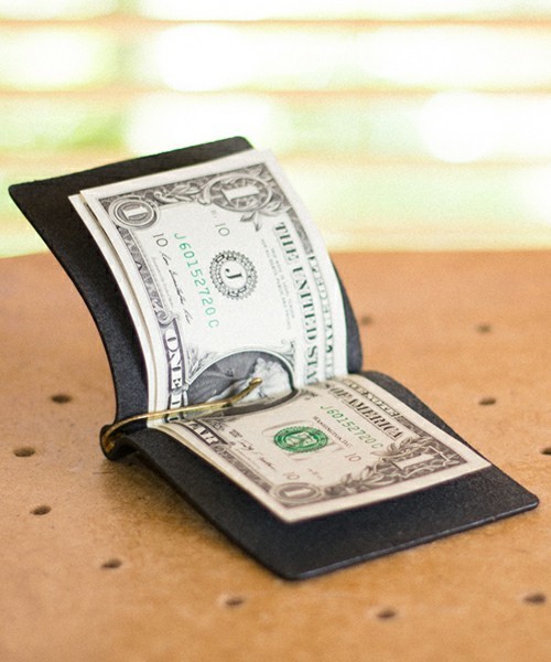 “財布”はこんなに薄くなる！スマートシンプルな大人の男のための「マネークリップ」特集 1番目の画像