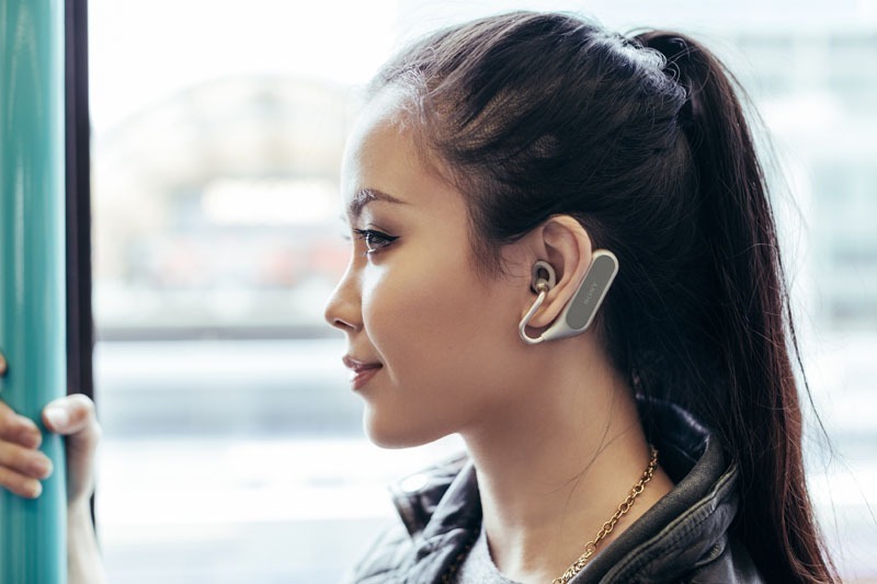 西田宗千佳のトレンドノート：ソニー「Xperia Ear Duo」が開く「ヘッドホン大進化」の時代 4番目の画像