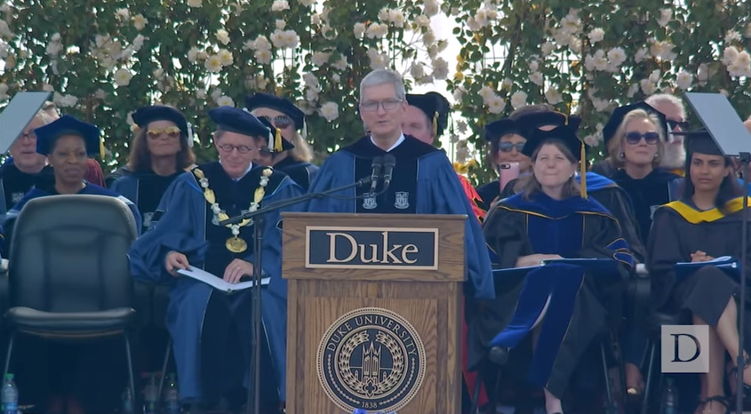 スティーブ・ジョブスの後継者ティム・クック「現状を否定し勇猛果敢に挑むこと」デューク大学卒業式スピーチ 1番目の画像