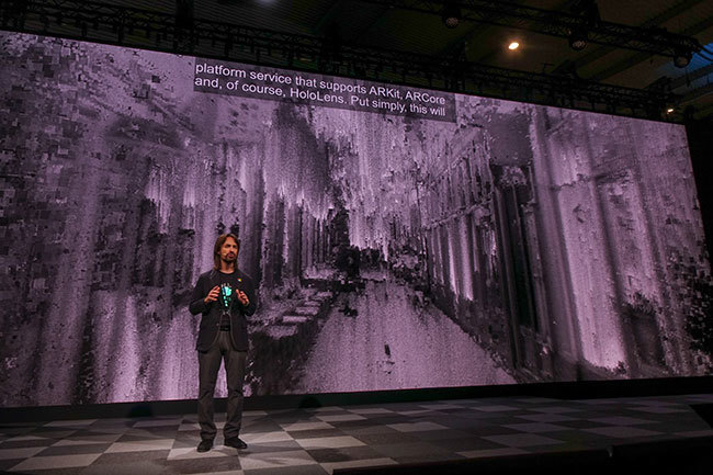 西田宗千佳のトレンドノート：マイクロソフトがHoloLens 2を「モバイル関連展示会」で発表する意味   7番目の画像
