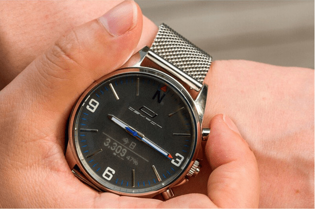 ビジネスマン向けのアナログ時計型スマートウォッチ「OSKRON」、先行予約販売スタート 2番目の画像