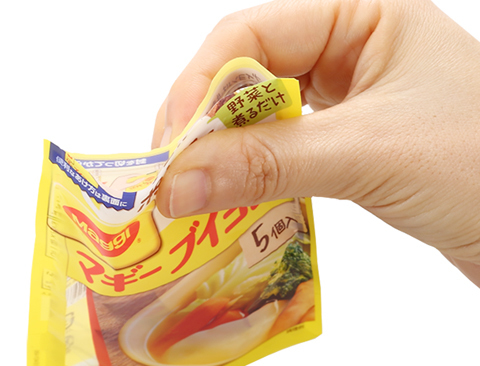 大日本印刷、片手でチャックを開閉できるパッケージを開発。2023年までに年間2億円の売上目指す 2番目の画像