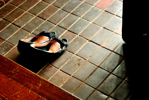 ビジネスでの靴の脱ぎ方と履き方のマナー 1番目の画像